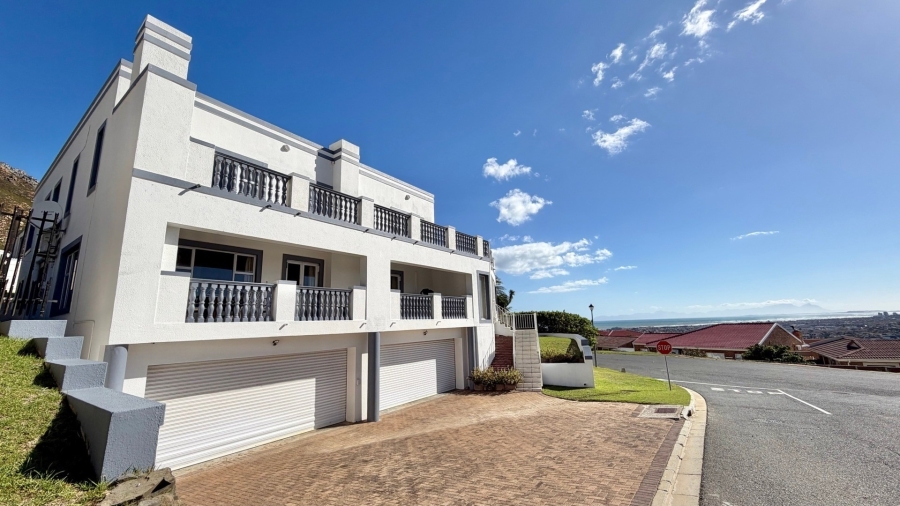 5 Bedroom Property for Sale in Mountainside Western Cape